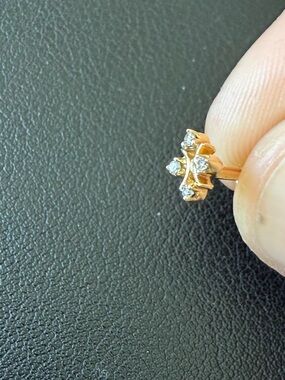 18KT Gold -  Floral Clear Stone Single Stud Earring